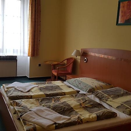 Grand Hotel Cerny Orel Йиндржихув-Градец Экстерьер фото